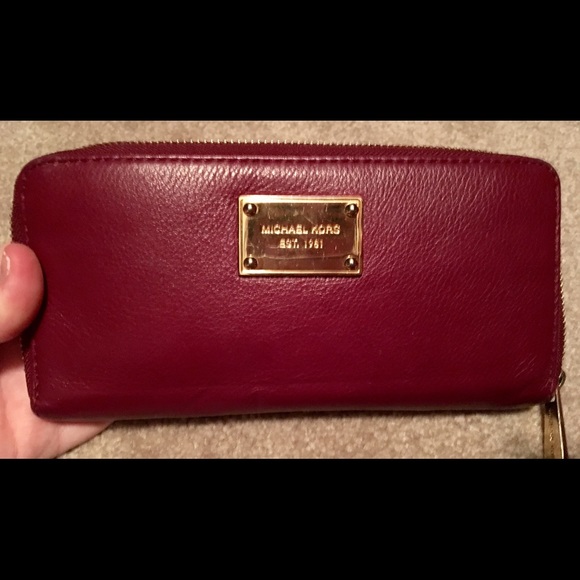 Michael Kors Handbags - Michael Kors cranberry wallet